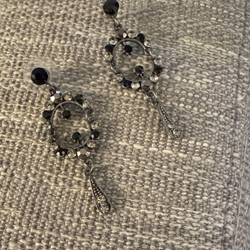 Vintage Art Deco Black and Silver Earrings